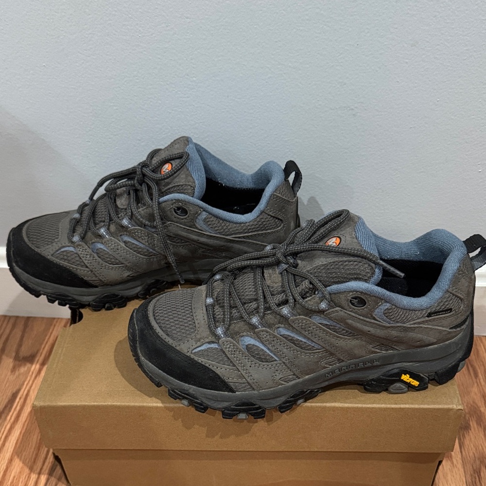 Women's Moab 3 Waterproof Wide Width - Picture 2 of 8